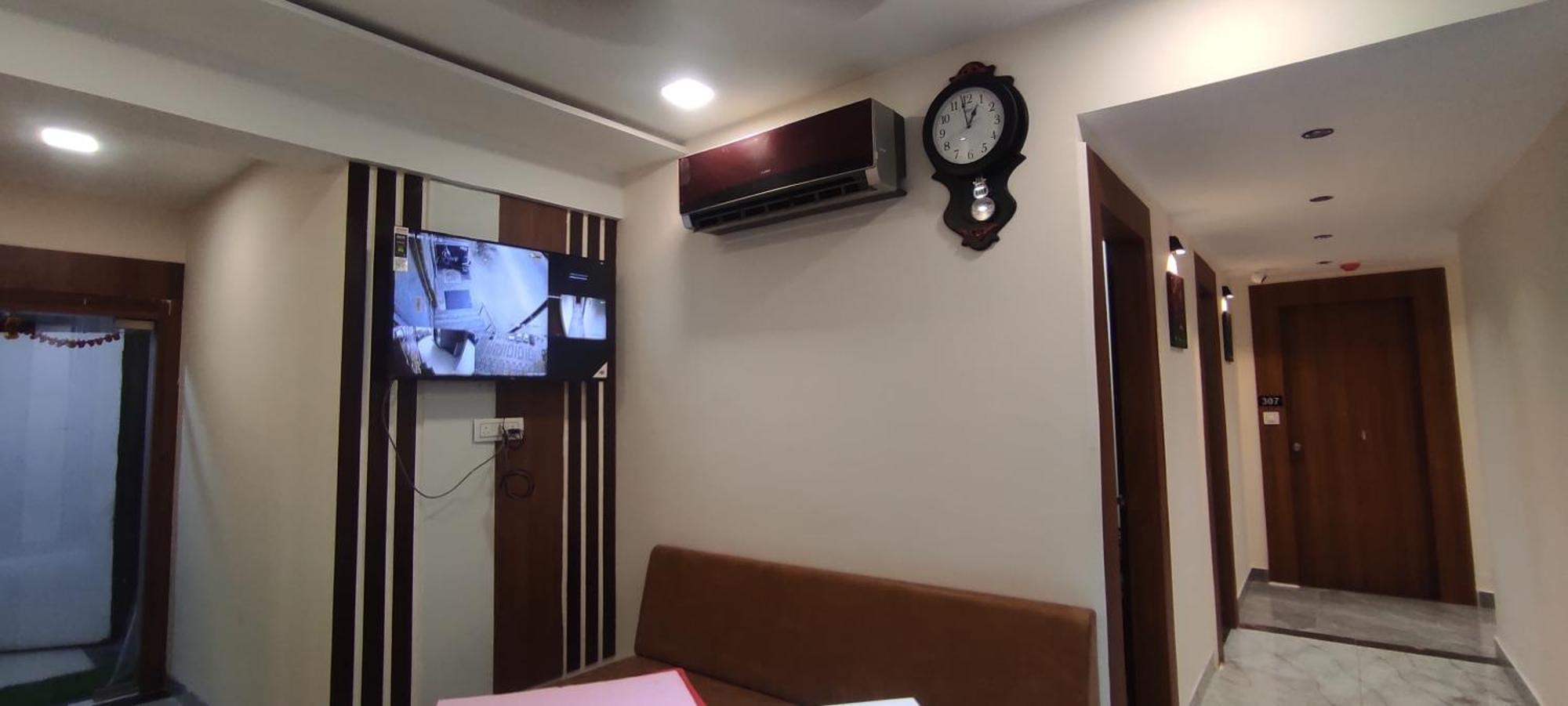 Hotel Earth Inn, Subhash Bridge, Rto Circle, Ahmedabad Exterior photo